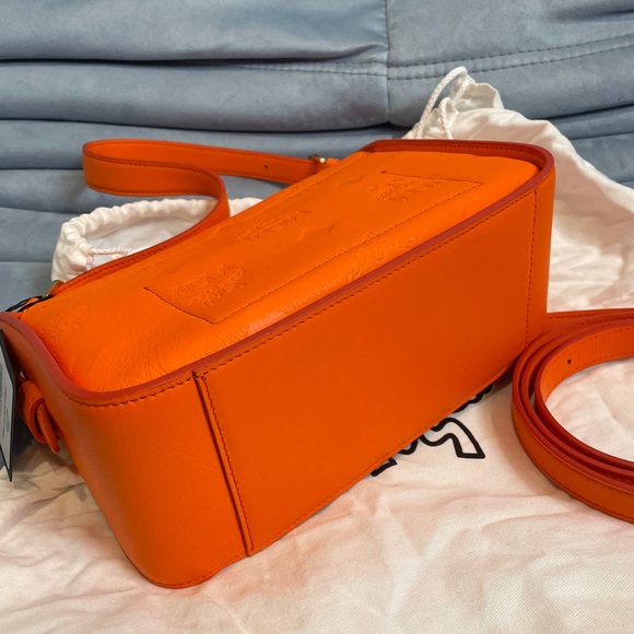 Mcm AREN FLAP HOBO BAG IN EMBOSSED MONOGRAM LEATHER - Picture 7 of 11